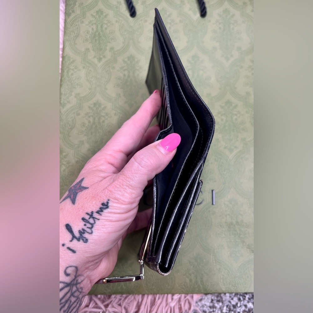 Authentic Gucci wallet - Picture 5 of 8